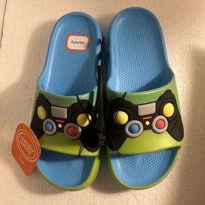 Wonder Nation Boys Size 4/5 Gamer Controller Slide Sandals Squishy NEW
